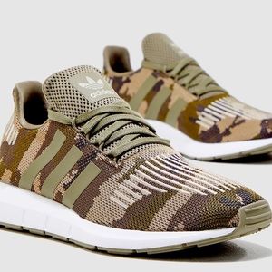 Adidas swift Run Camo Sneaker EUC